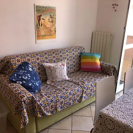 Bilocale Con Ampio Terrazzo, Appartement Loano