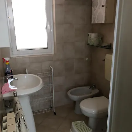 Bilocale Con Ampio Terrazzo, 아파트